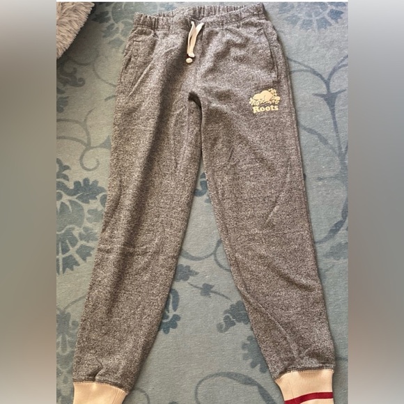 Roots Canada kids sweatshirt & sweatpants. Kids size 14 (xxl). - Picture 2 of 4